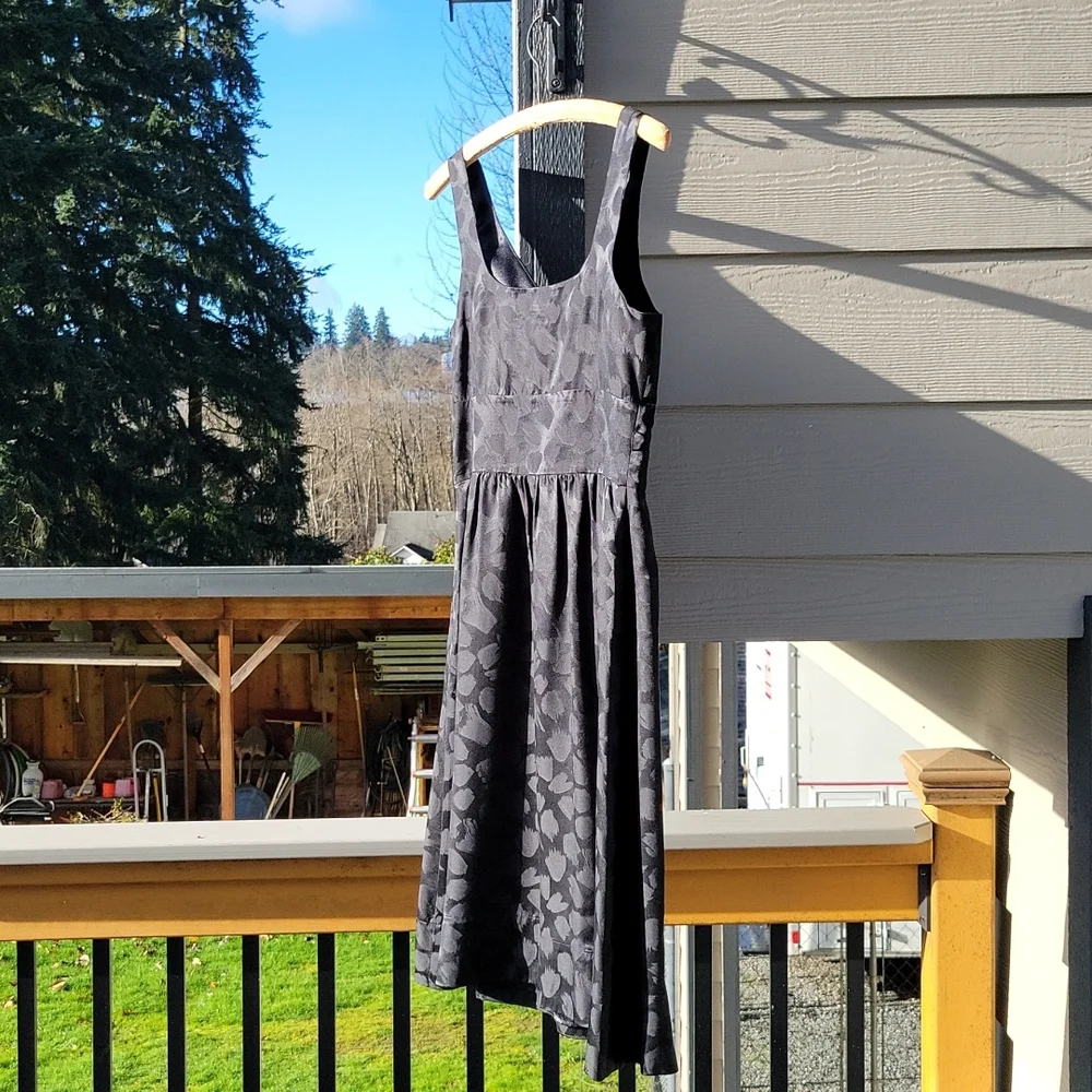 NWT White House Black Market Silk Black Dress Size 6 - Picture 5 of 16